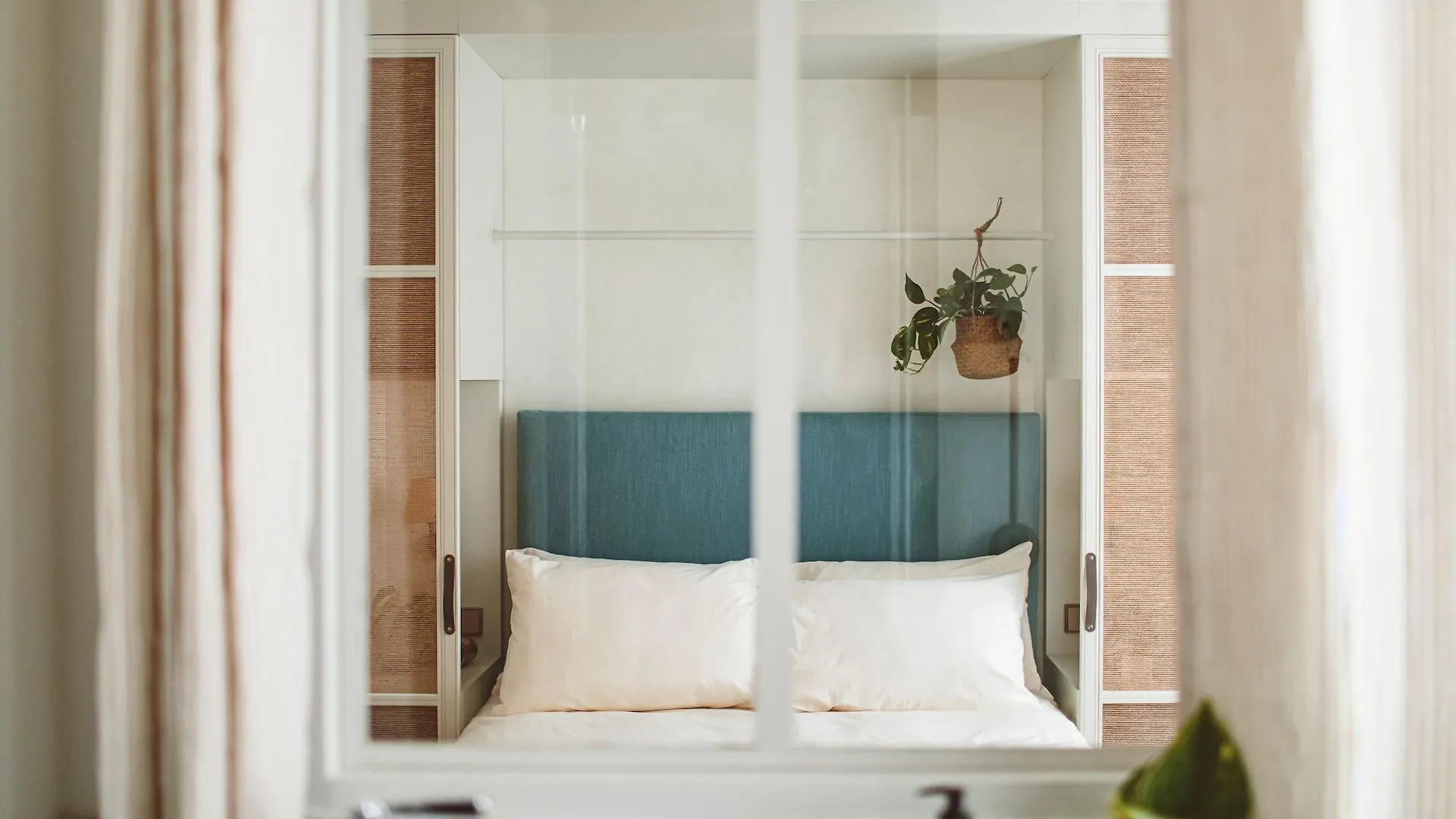 Hoy - Yoga Hotel Paris
